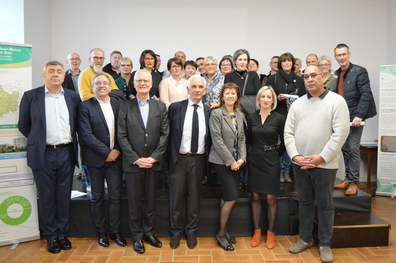 Photo de groupe lors de la cérémonie des vœux au Centre Hospitalier de Dinan / Saint-Brieuc