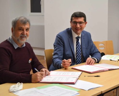 François Cuesta, directeur de l’Hôpital Pleven et Pascal Duperray, directeur général de la Fondation Saint Jean de Dieu signent une convention de partenariat