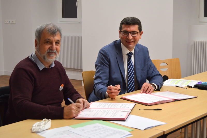 François Cuesta, directeur de l’Hôpital Pleven et Pascal Duperray, directeur général de la Fondation Saint Jean de Dieu signent une convention de partenariat